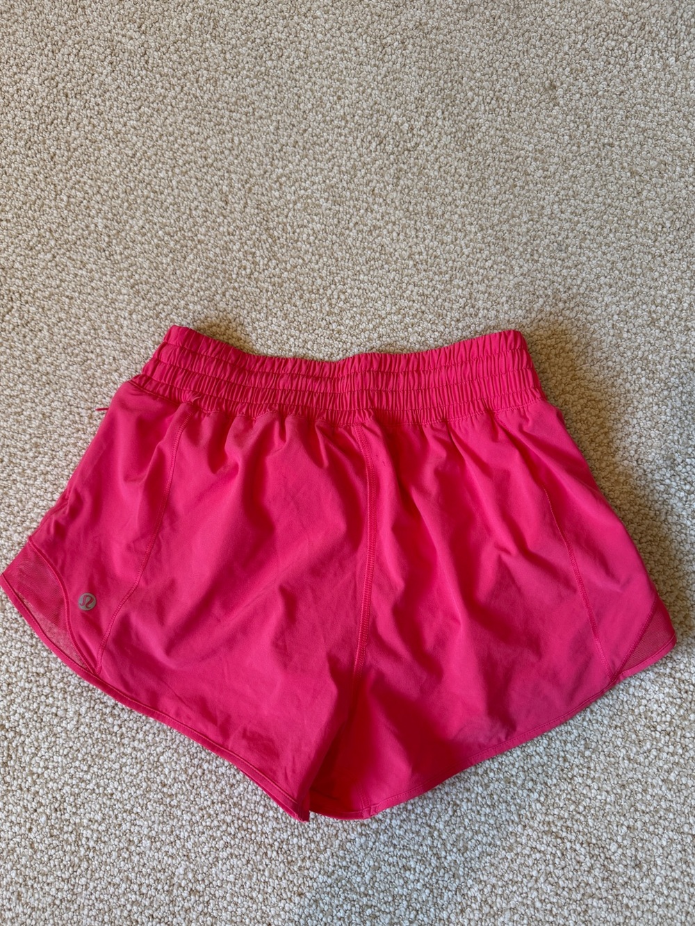 lululemon athletica High Rise Hotty Hot 2.5 inch size 6 - Lipgloss Pink